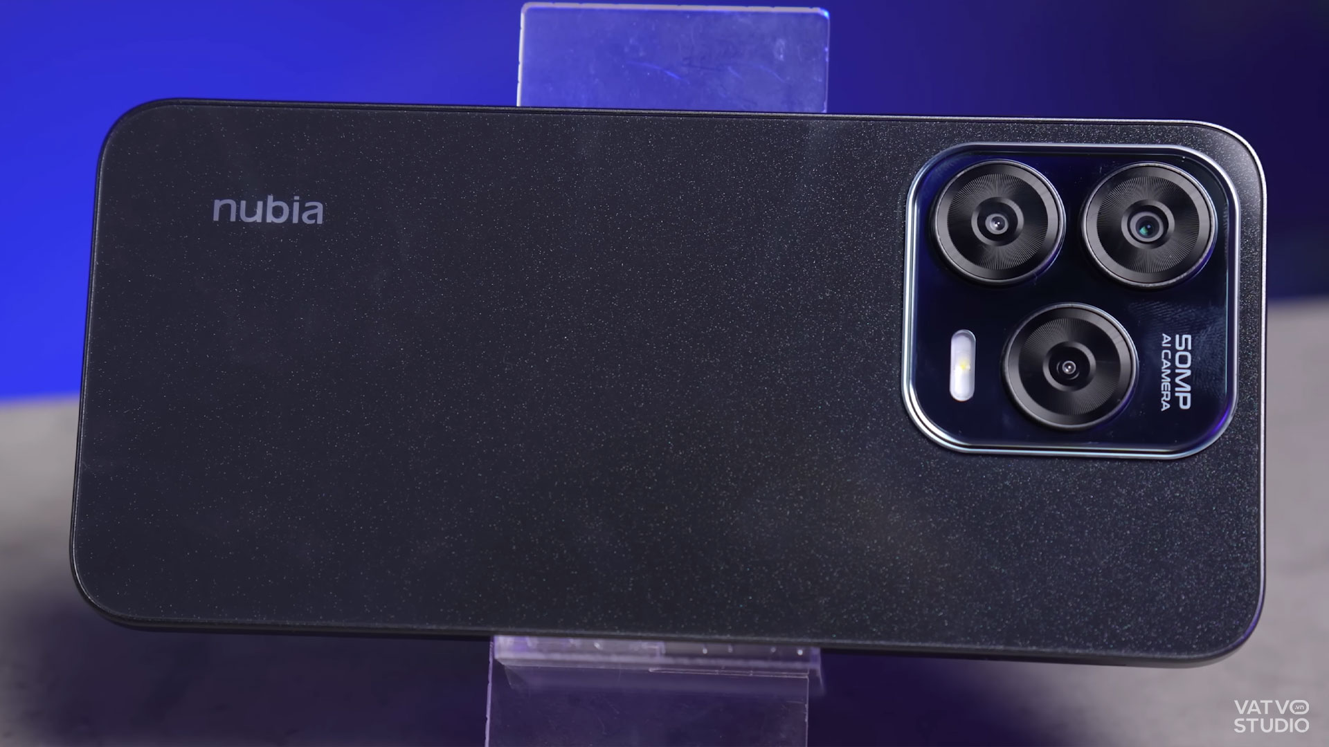 nubia V70 Design